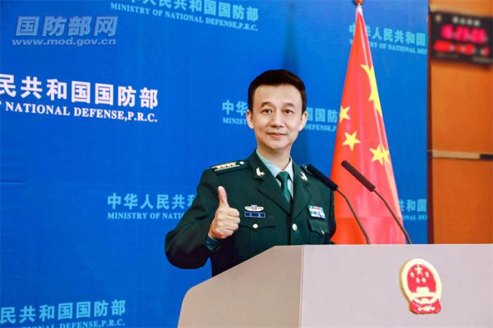 11月24日下午，國防部舉行例行記者會，國防部新聞局局長、國防部新聞發(fā)言人吳謙大校答記者問。呂哲 攝