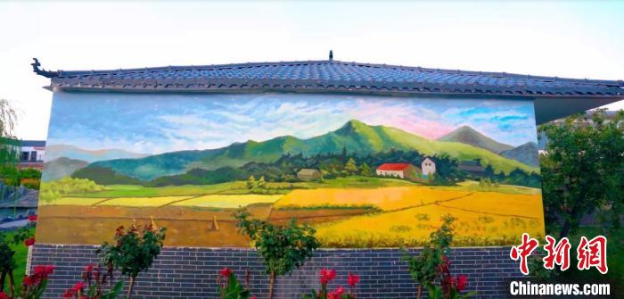 繪制好的鄉(xiāng)村墻繪。　寧夏文旅廳供圖