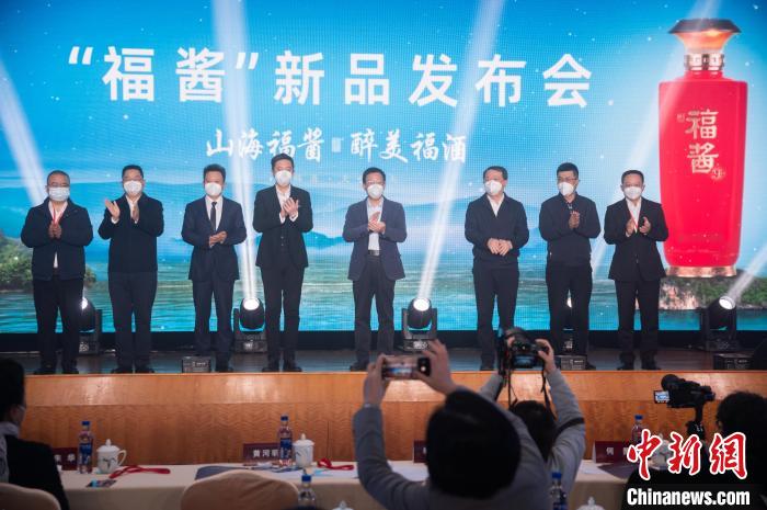 圖為福醬新品發(fā)布儀式?！±钅宪?攝