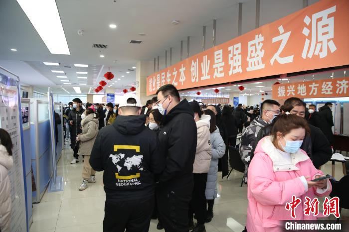 圖為招聘會現(xiàn)場。　遼寧省人社廳供圖